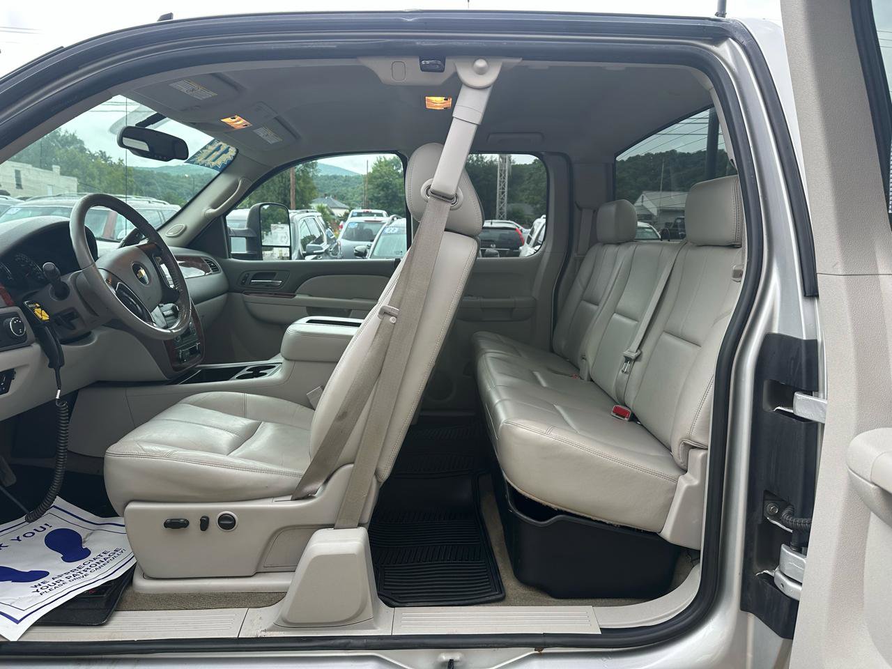 Used 2011 Chevrolet Silverado 3500 LTZ AWD/4WD image 14