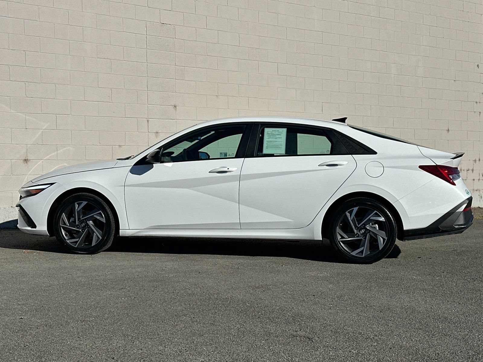 Certified 2025 Hyundai Elantra SEL FWD image 6