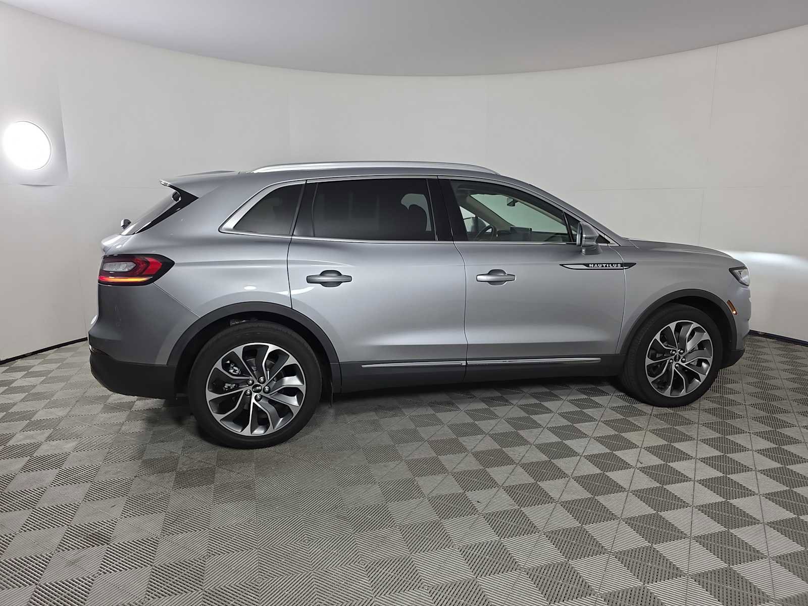 Used 2022 Lincoln Nautilus Reserve image 18