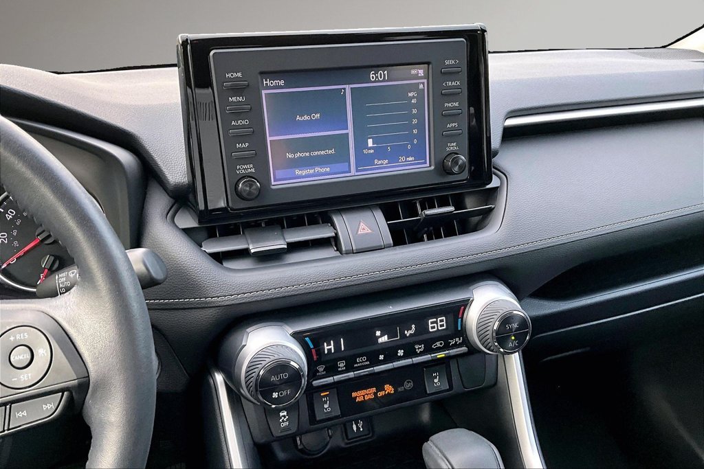Used 2019 Toyota RAV4 XLE AWD/4WD image 10