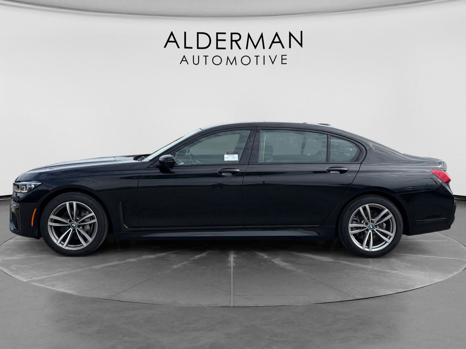 Used 2022 BMW 740i xDrive w/ M Sport Package AWD/4WD image 2