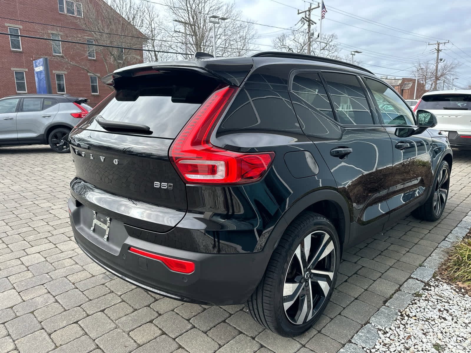 Used 2023 Volvo XC40 B5 Plus w/ Protection Package Premier image 26