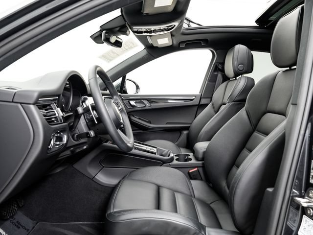 Certified 2026 Porsche Macan AWD/4WD image 6
