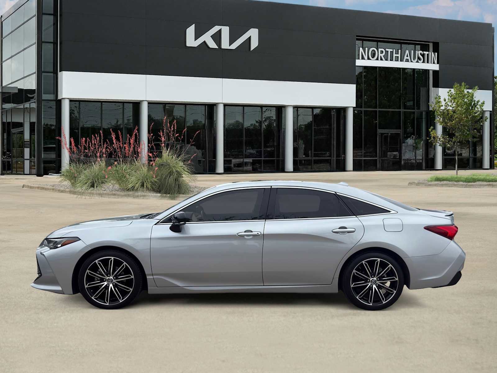 Used 2019 Toyota Avalon Touring w/ Advanced Safety Package FWD image 4