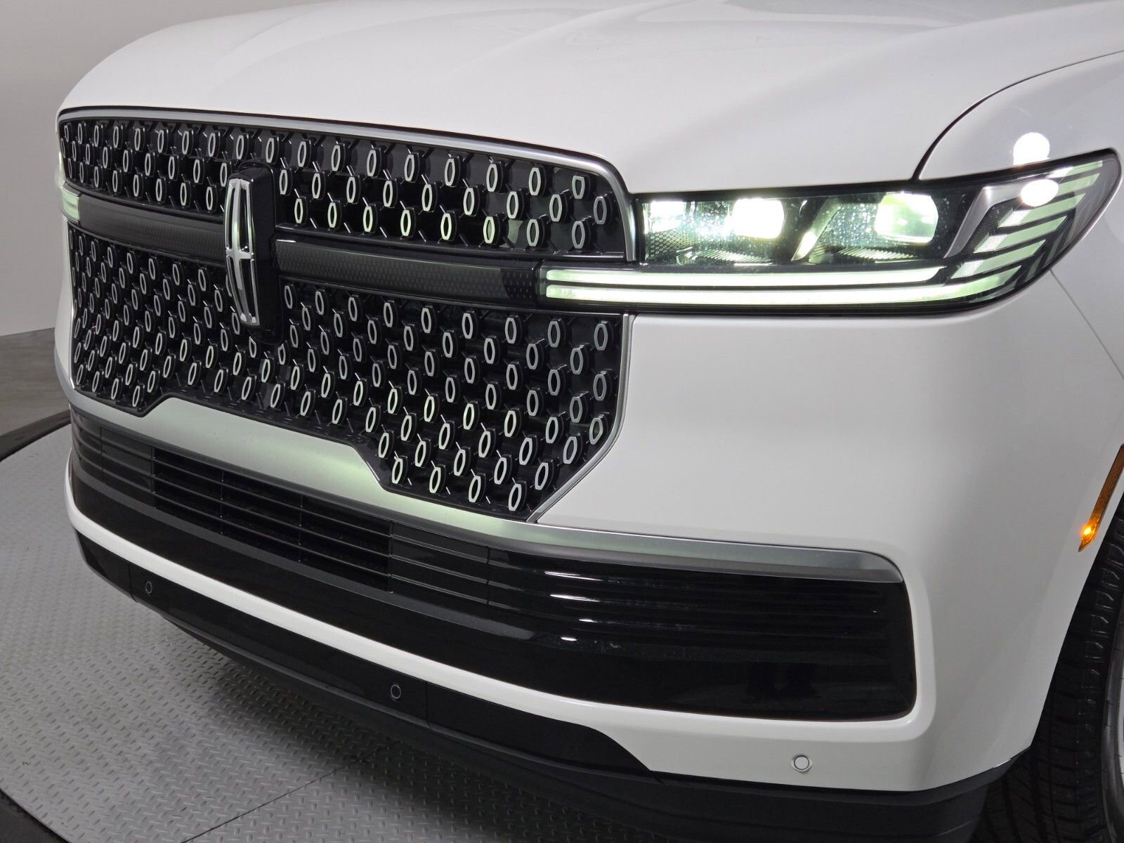 New 2026 Lincoln Navigator Premiere AWD/4WD image 10