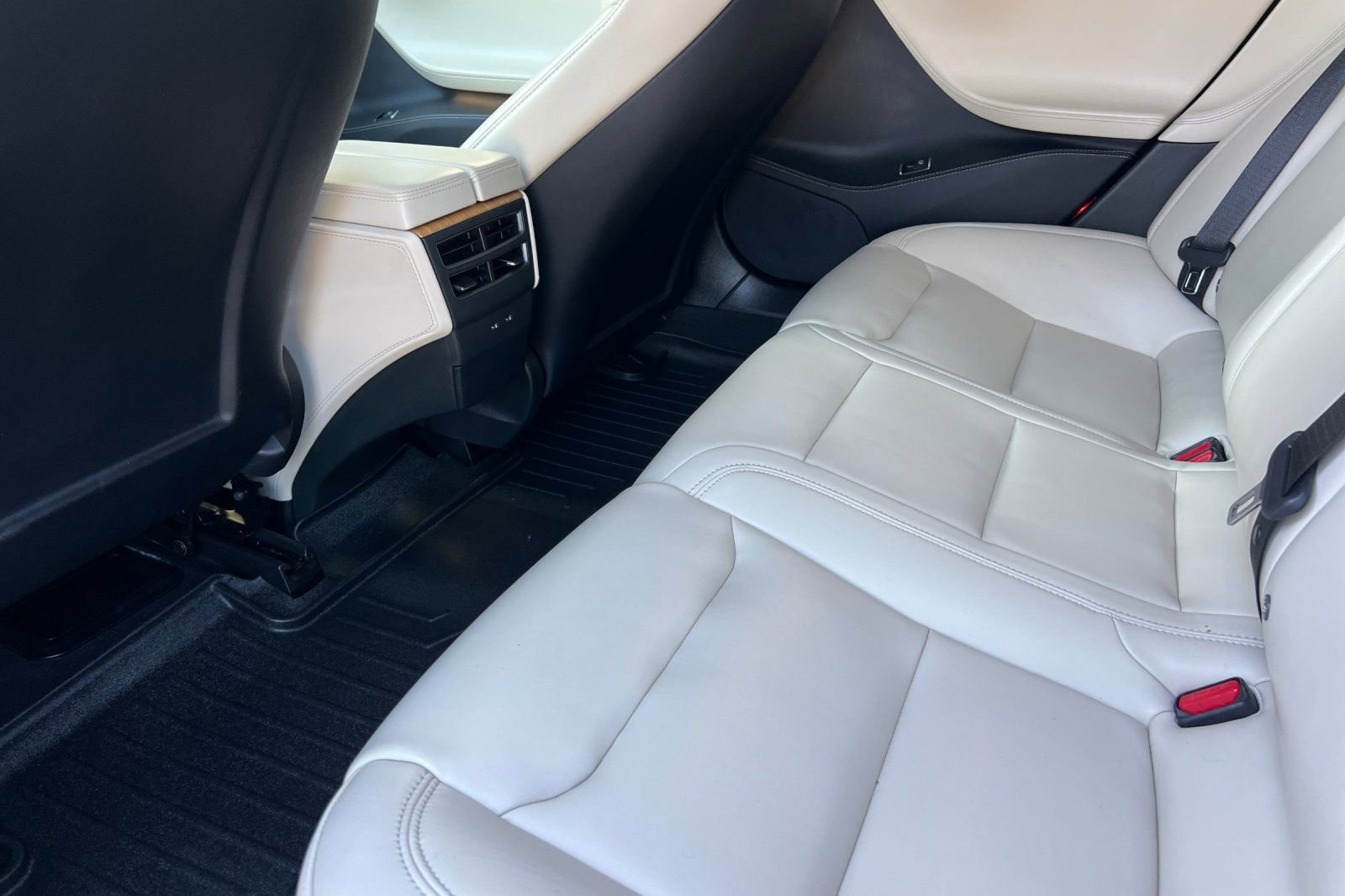 Used 2020 Tesla Model S Long Range Plus image 12