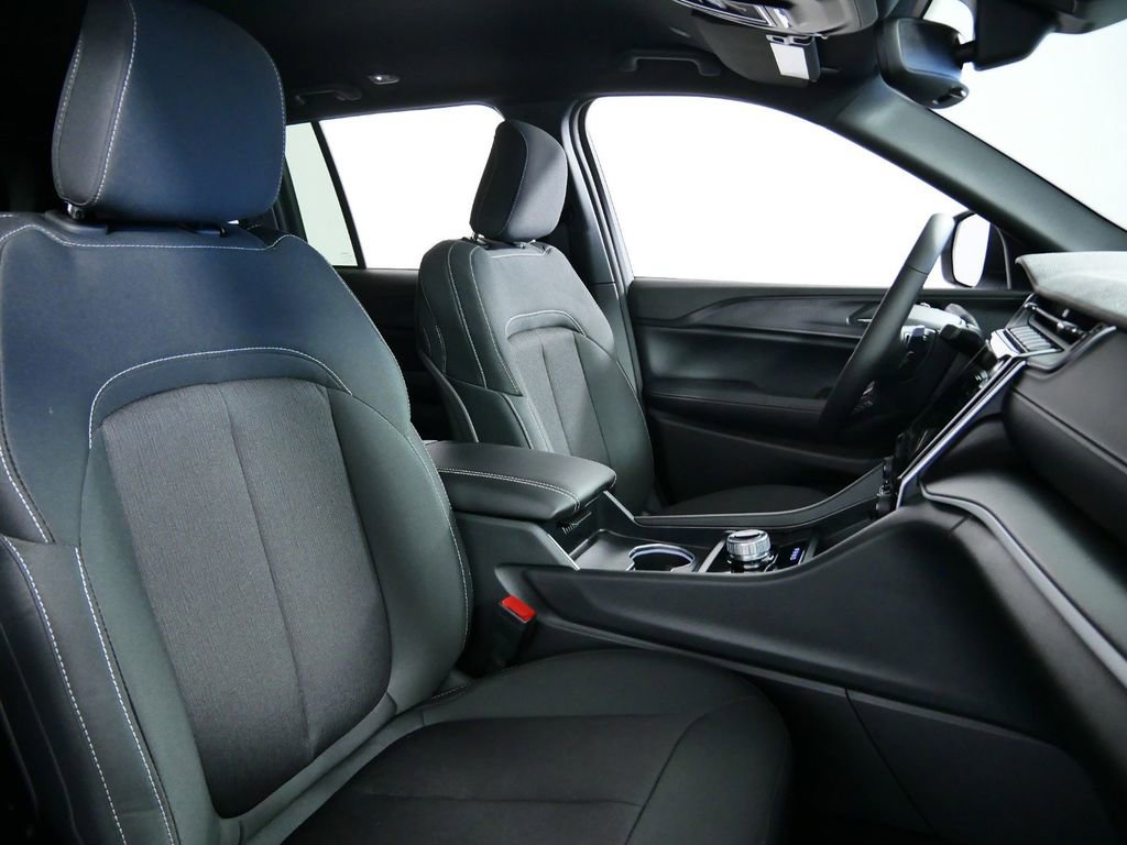 Certified 2024 Jeep Grand Cherokee Laredo w/ Luxury Tech Group I image 25