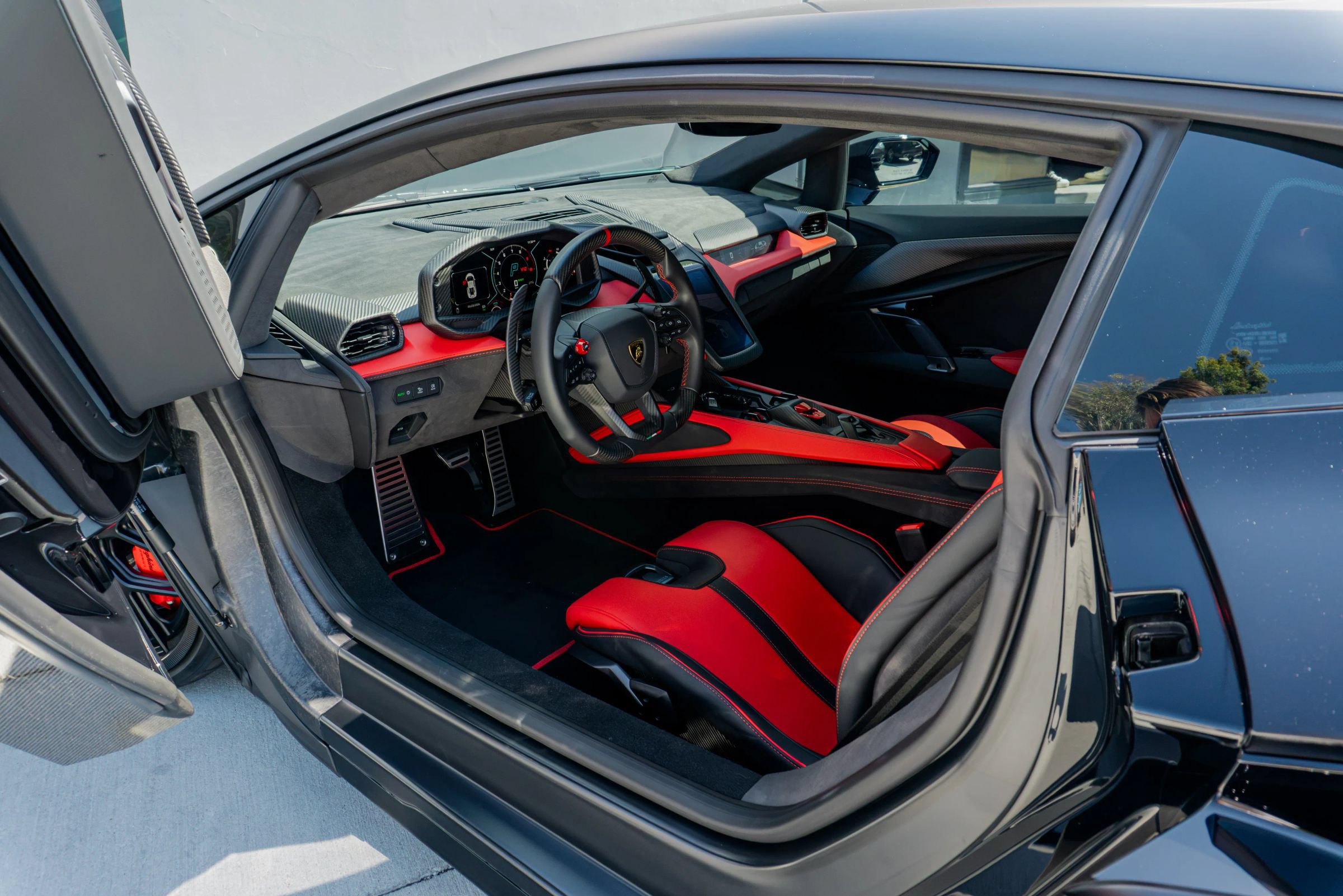 Used 2025 Lamborghini Revuelto AWD/4WD image 69