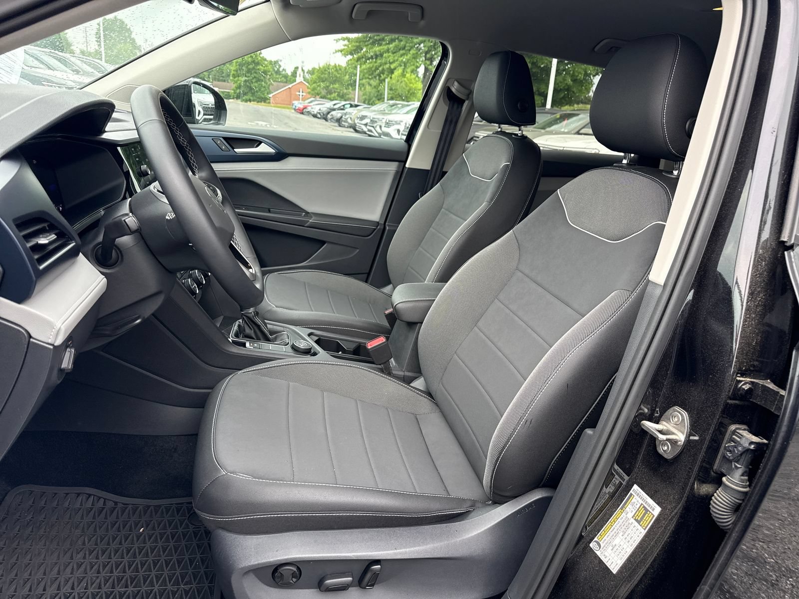 Certified 2024 Volkswagen Taos SE AWD/4WD image 11