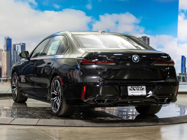 Used 2026 BMW 760i xDrive AWD/4WD image 9