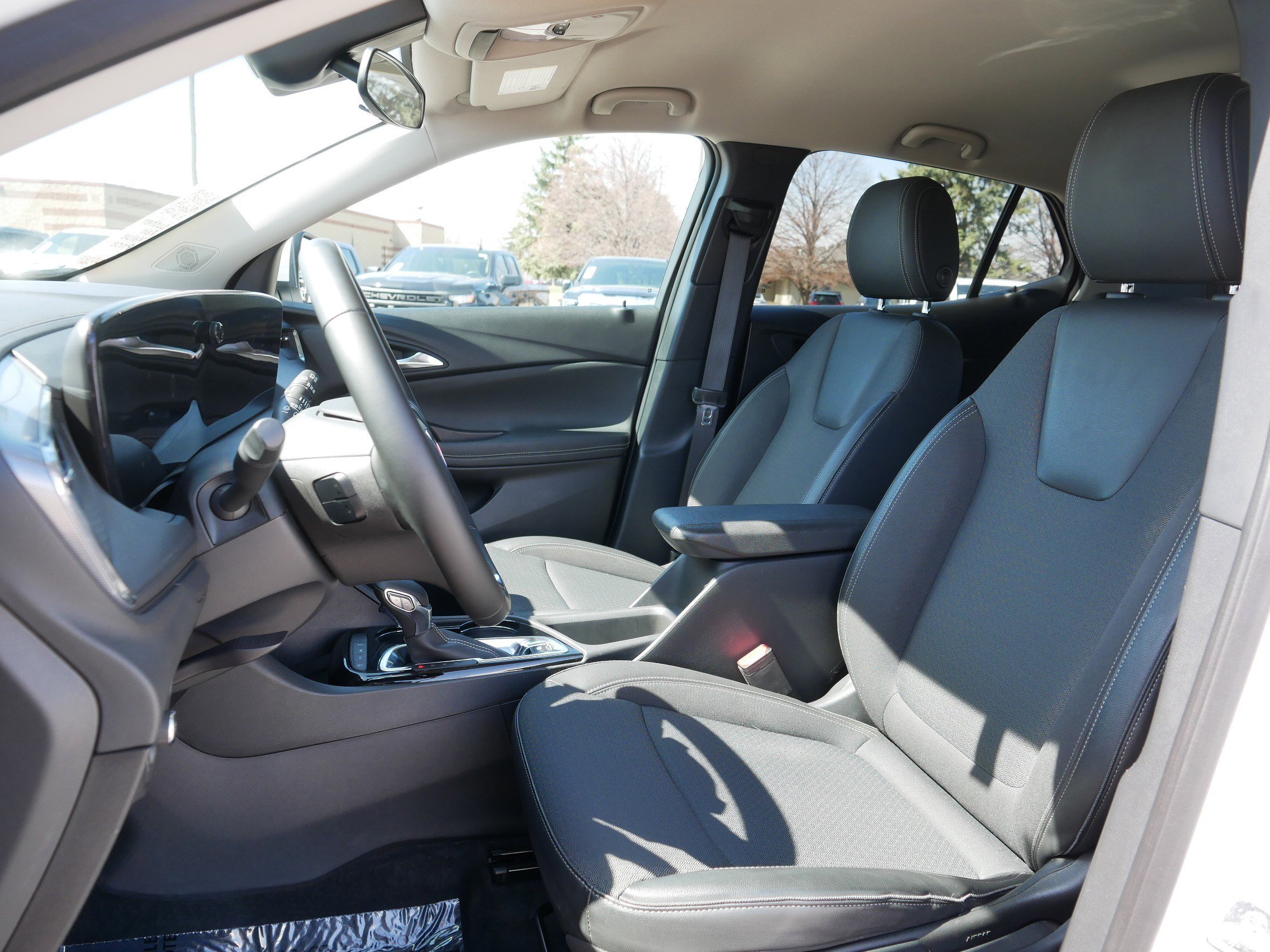 Used 2025 Buick Encore GX Preferred AWD/4WD image 34