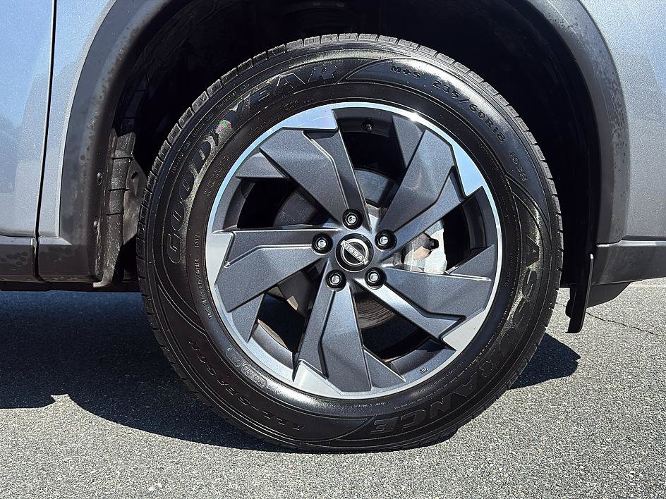 Certified 2025 Nissan Rogue SV AWD/4WD image 12