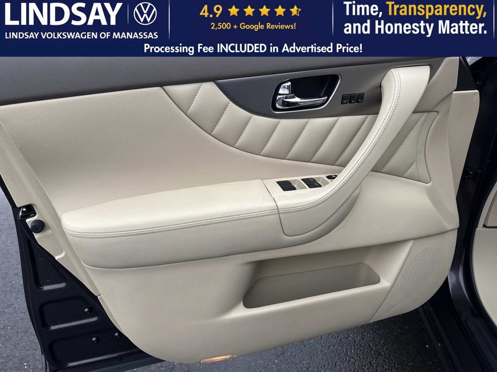 Used 2017 INFINITI QX70 AWD w/ Premium Package image 9