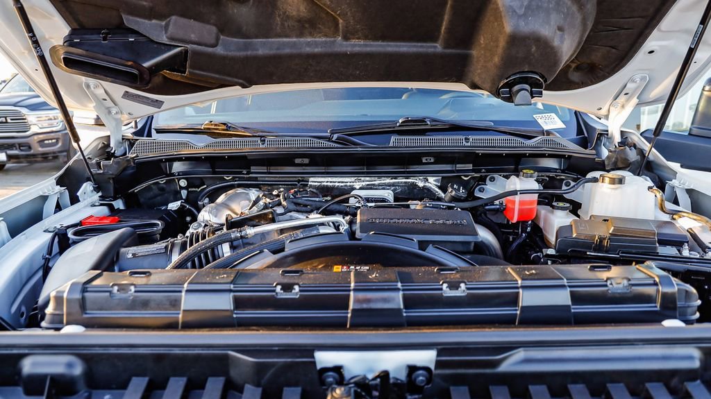 Used 2025 GMC Sierra 2500 AT4 image 31