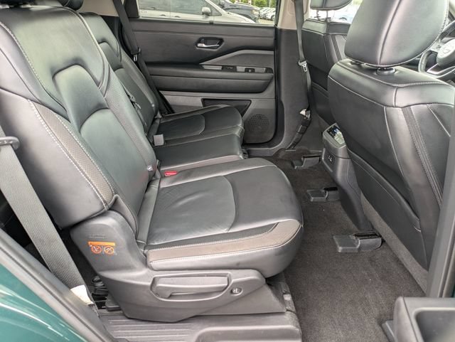 Used 2023 Nissan Pathfinder SL w/ Black Appearance Package AWD/4WD image 24