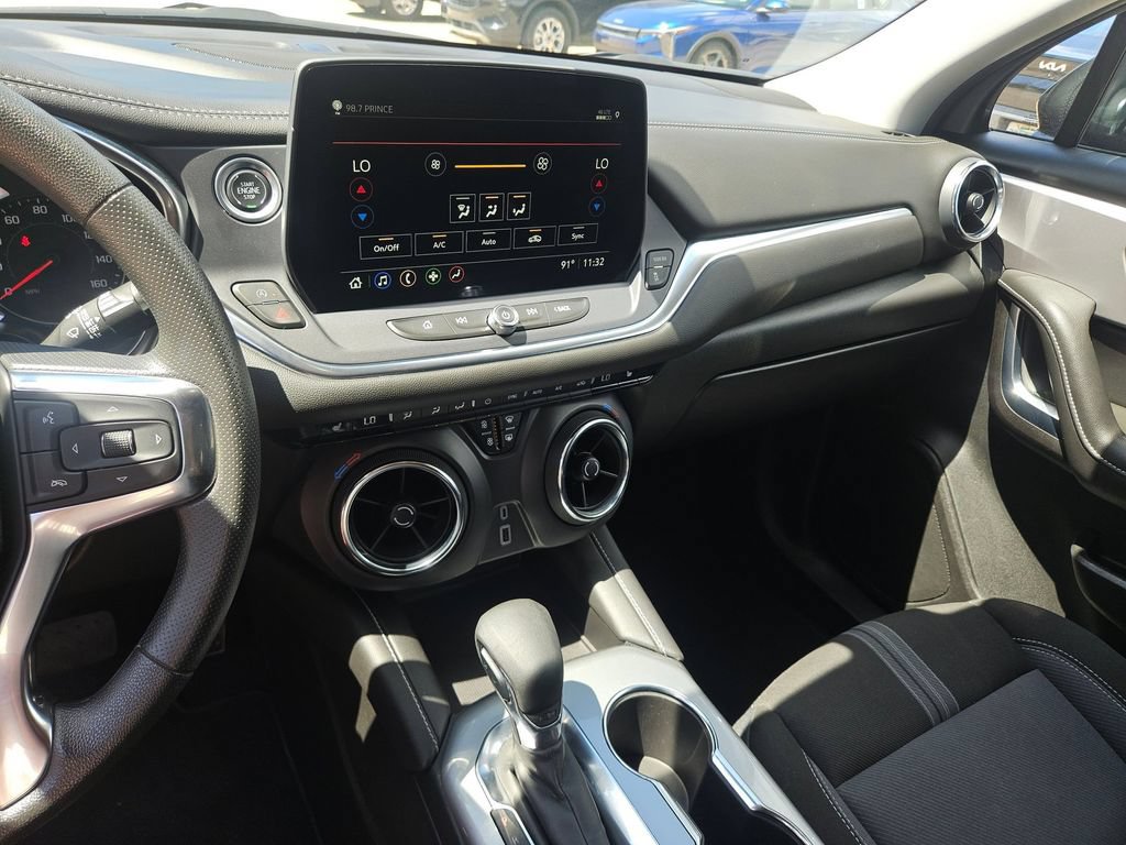 Used 2025 Chevrolet Blazer LT FWD image 20