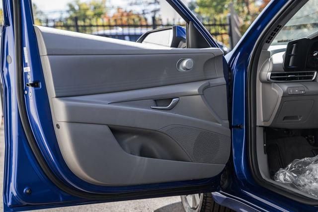 Used 2022 Hyundai Elantra SEL image 27