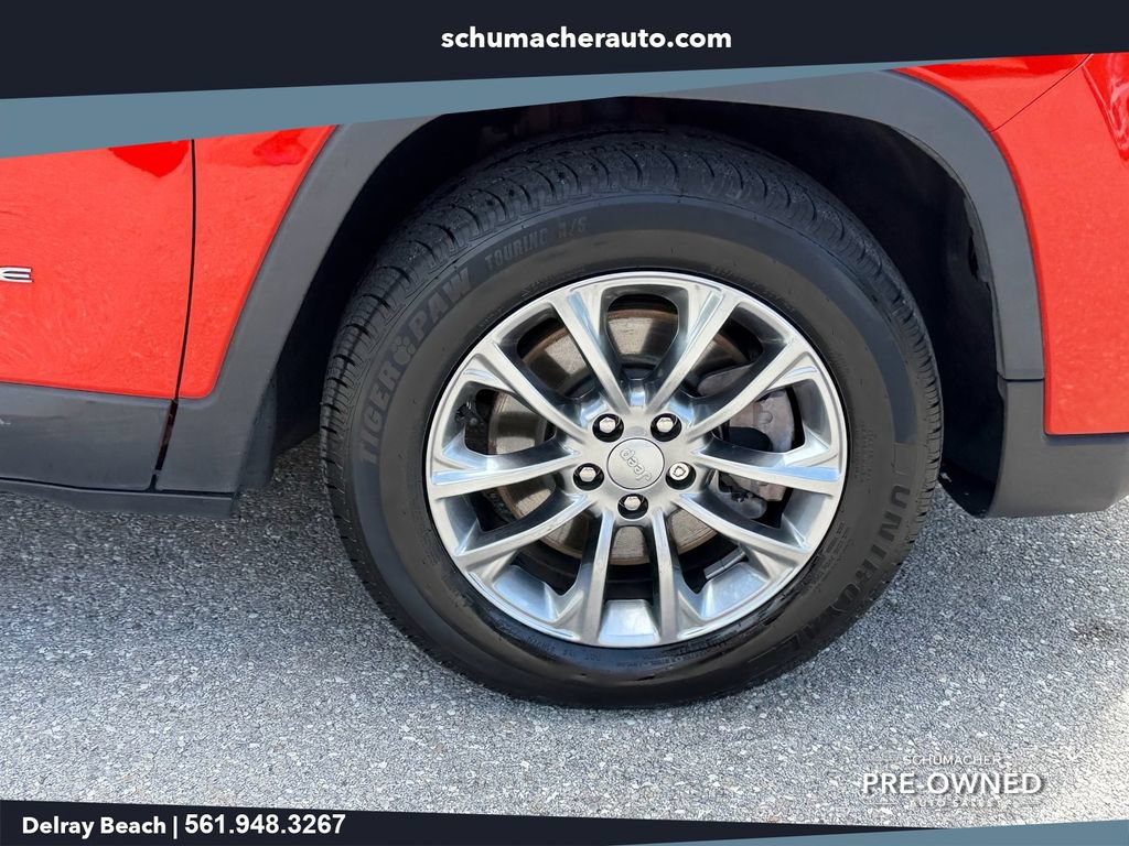 Used 2021 Jeep Cherokee Latitude Plus FWD image 9