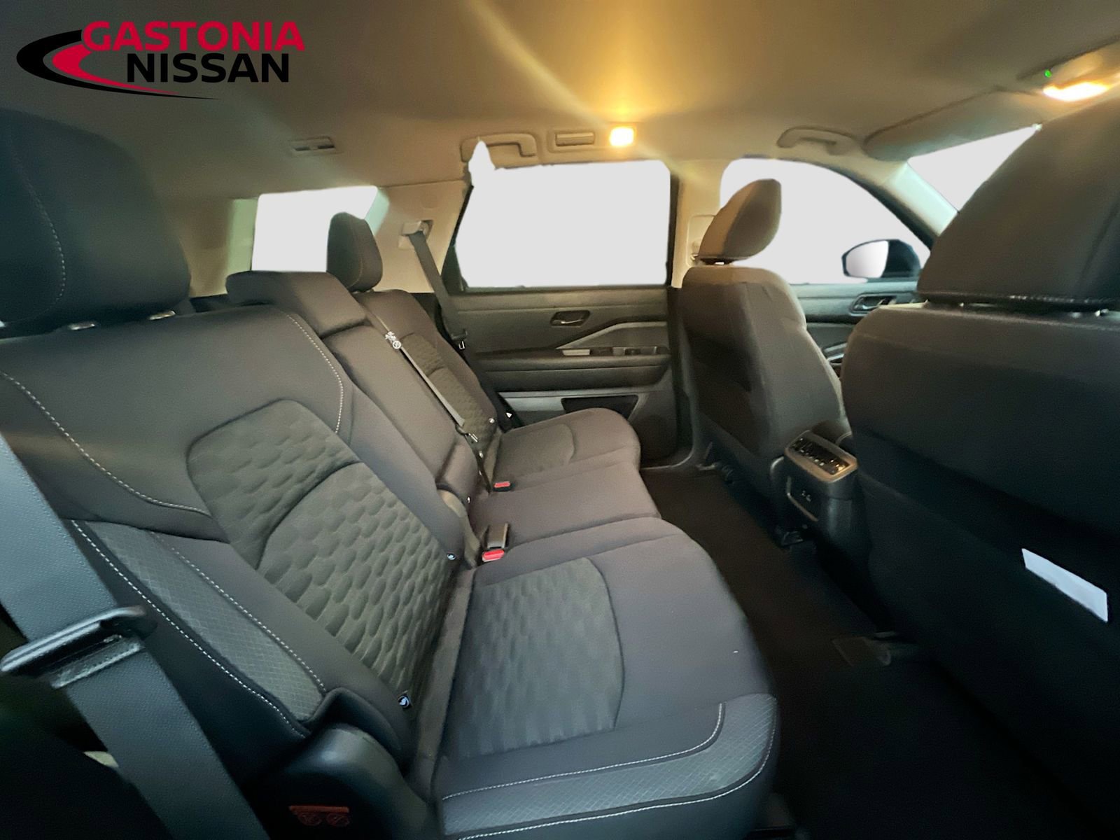 Used 2024 Nissan Pathfinder SV image 35