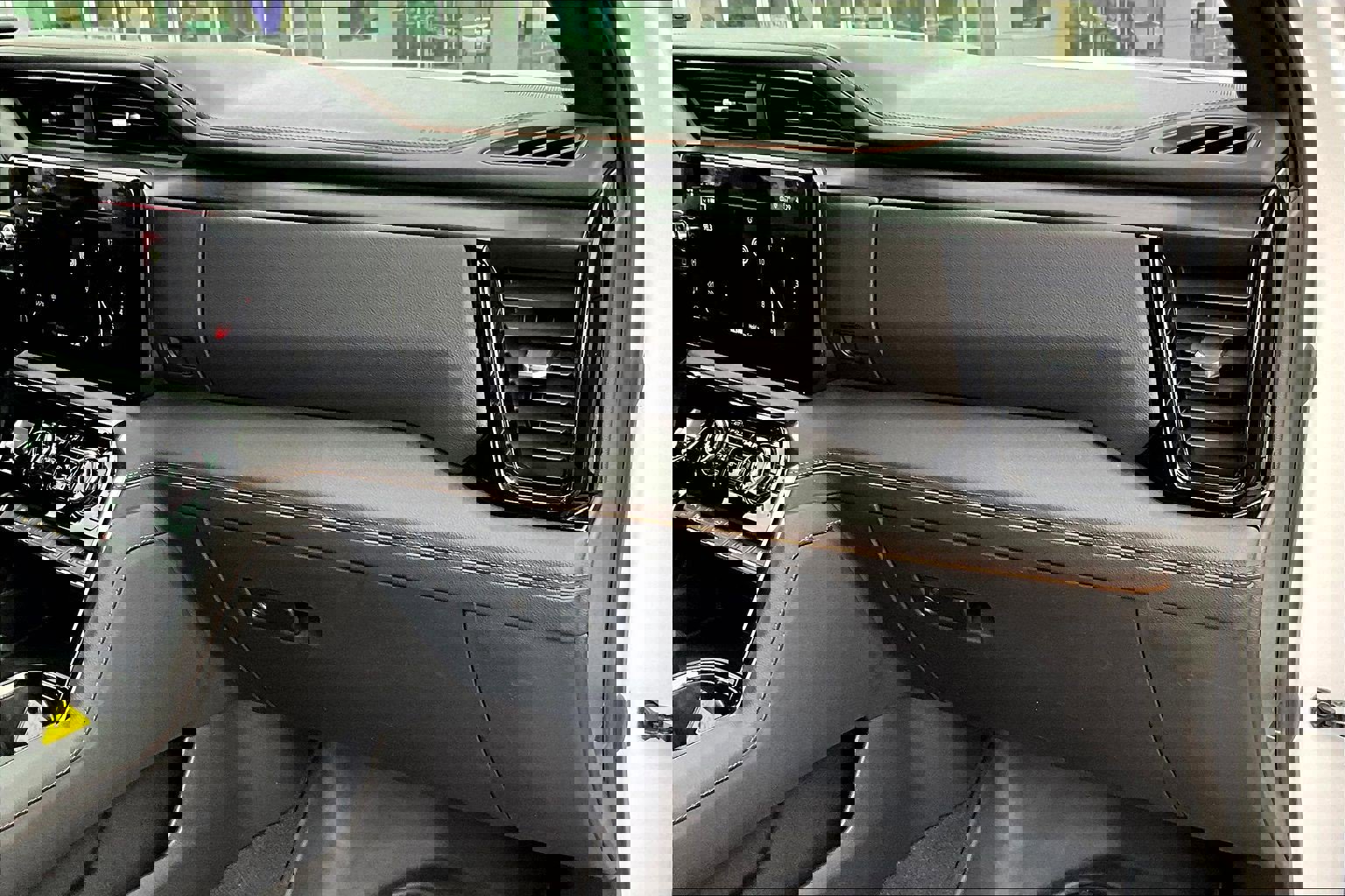 Certified 2022 GMC Sierra 1500 AT4 w/ AT4 Premium Package image 17