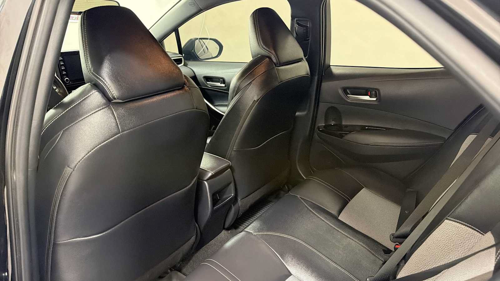 Used 2021 Toyota Corolla XSE FWD image 24