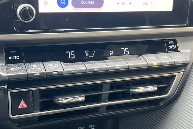 Certified 2025 Toyota Camry SE w/ Convenience Package image 21