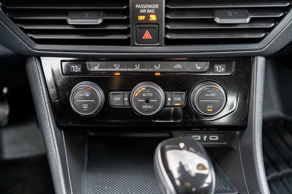 Used 2024 Volkswagen Jetta SE image 28