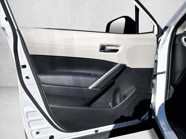 Used 2022 Toyota Corolla Cross L image 17