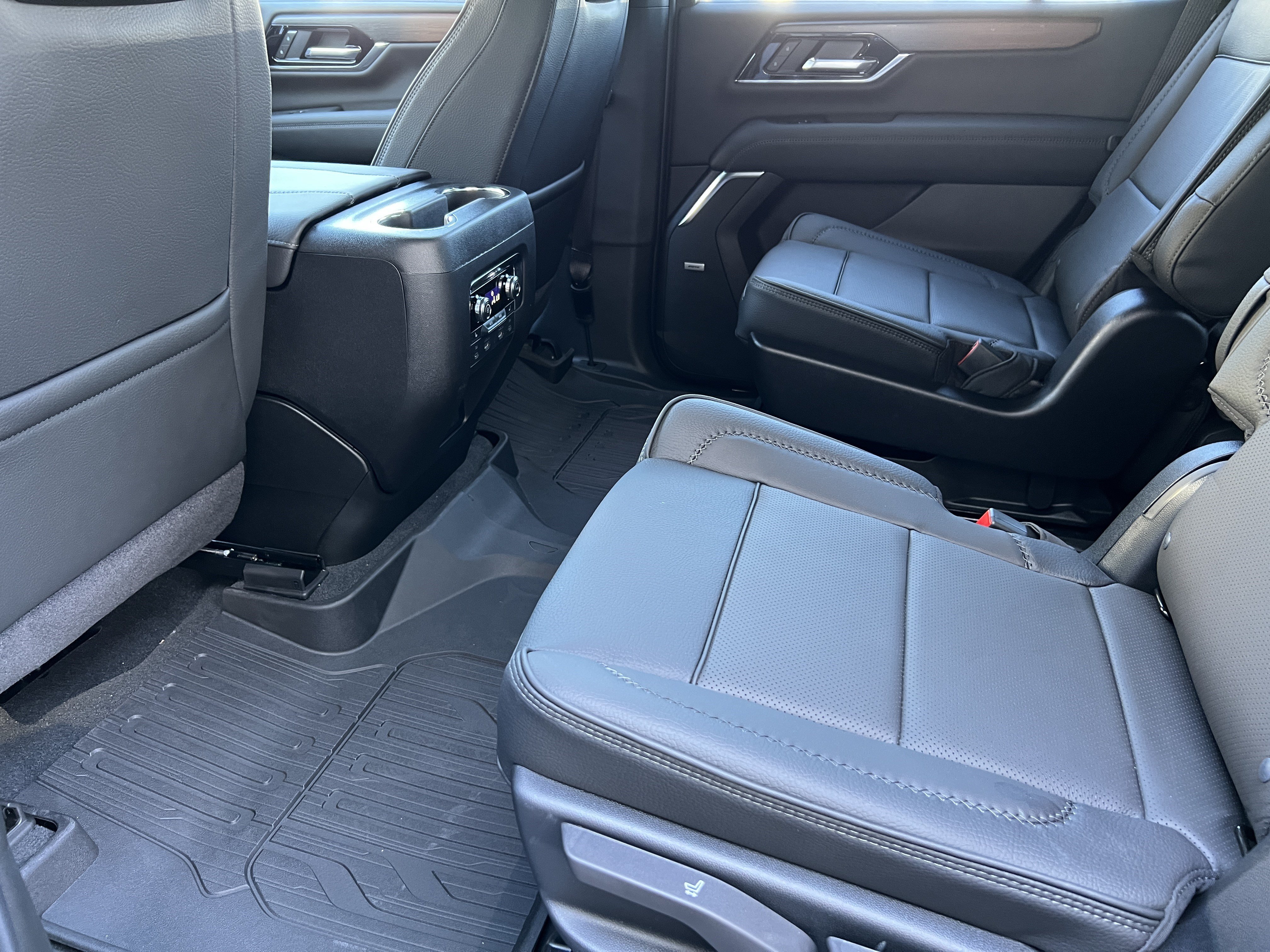 New 2026 GMC Yukon Denali w/ Denali Reserve Package AWD/4WD image 18