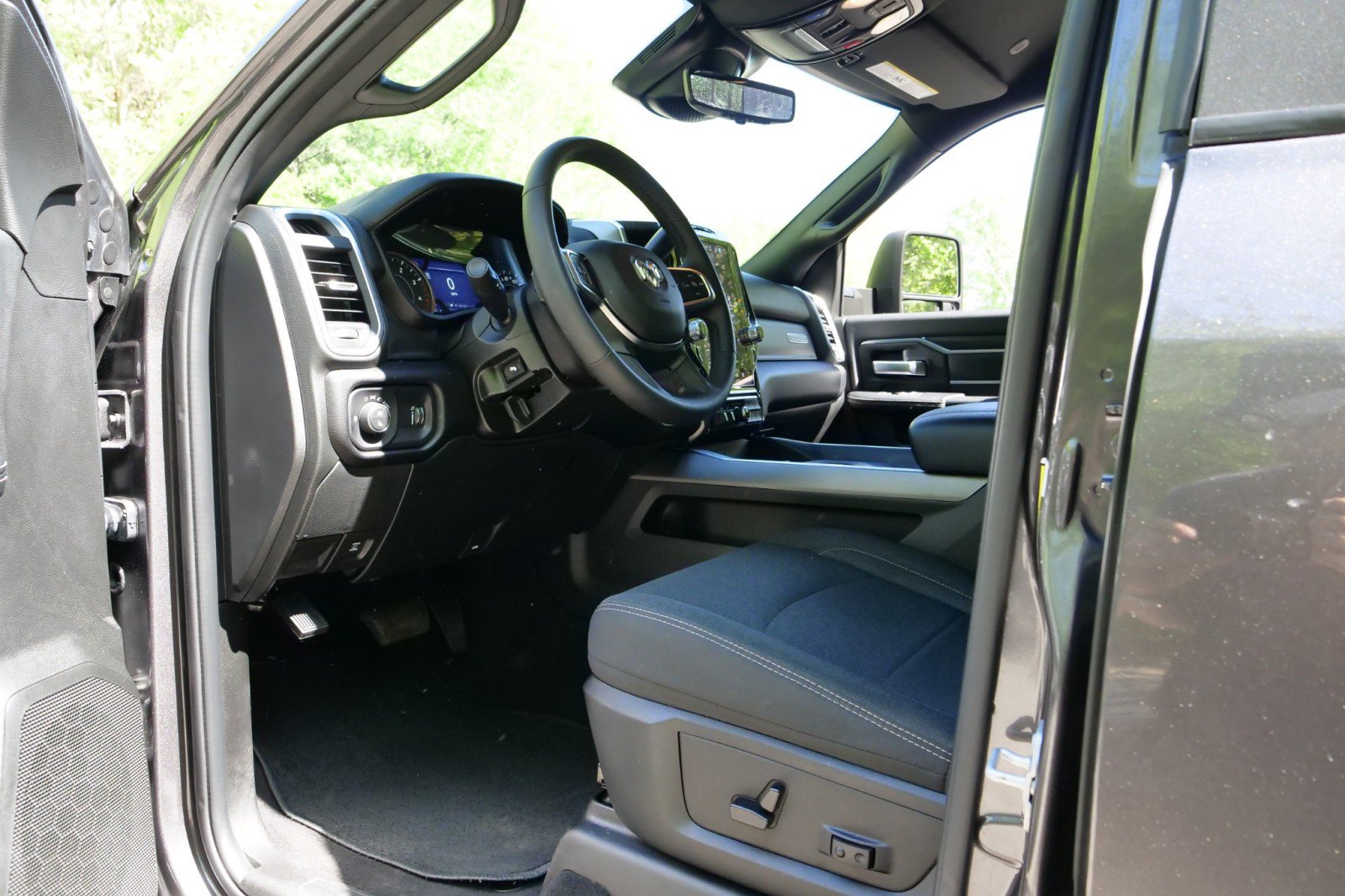 Used 2025 RAM 3500 Big Horn AWD/4WD image 22