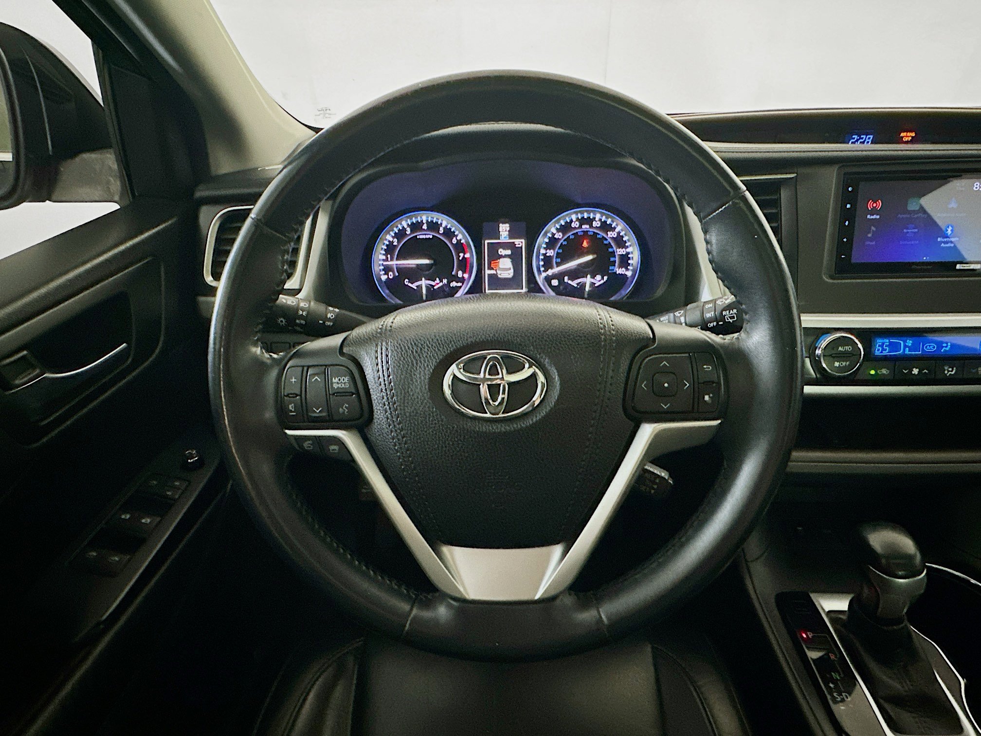 Used 2016 Toyota Highlander XLE image 17