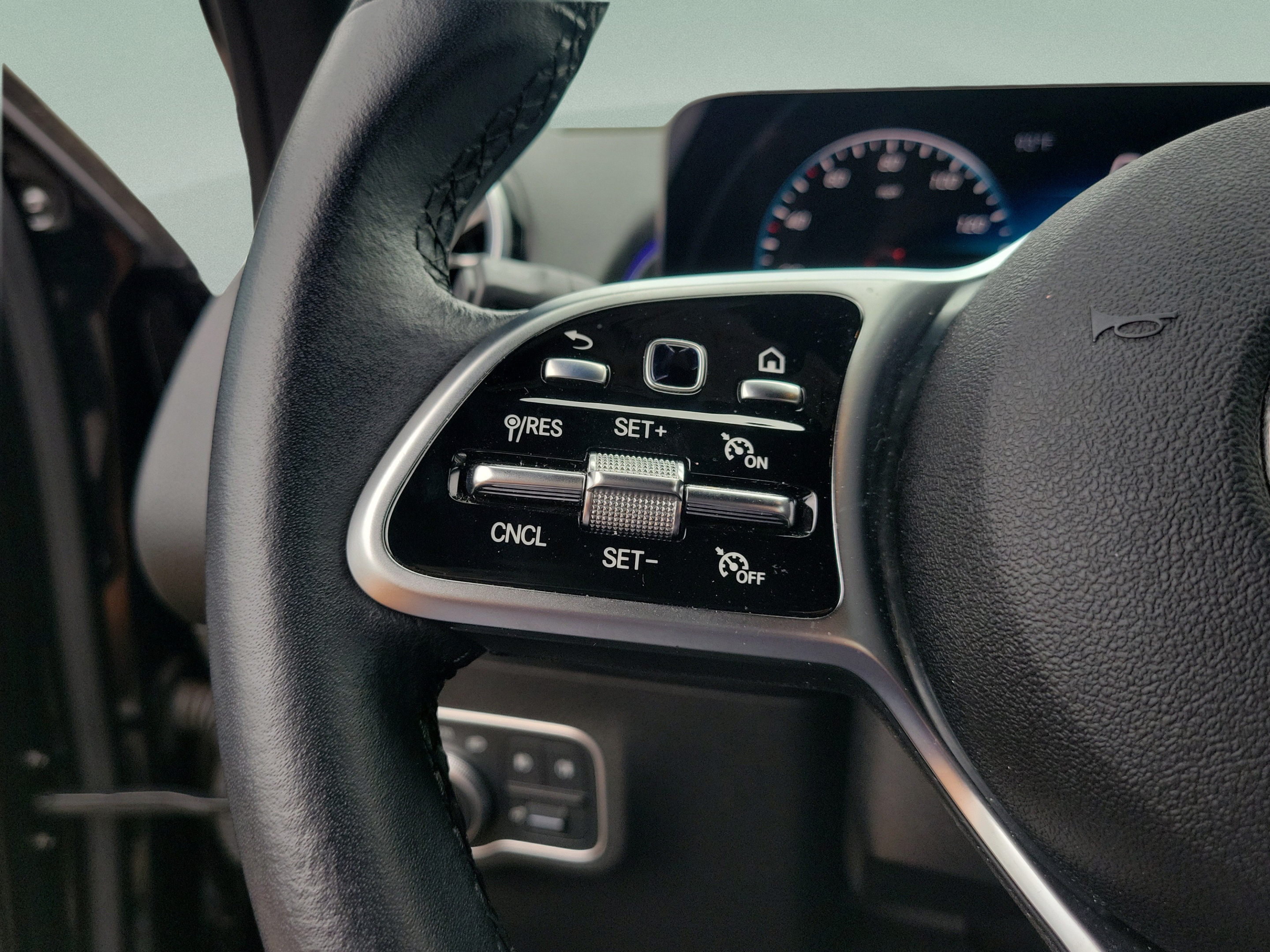 Certified 2022 Mercedes-Benz GLB 250 image 25