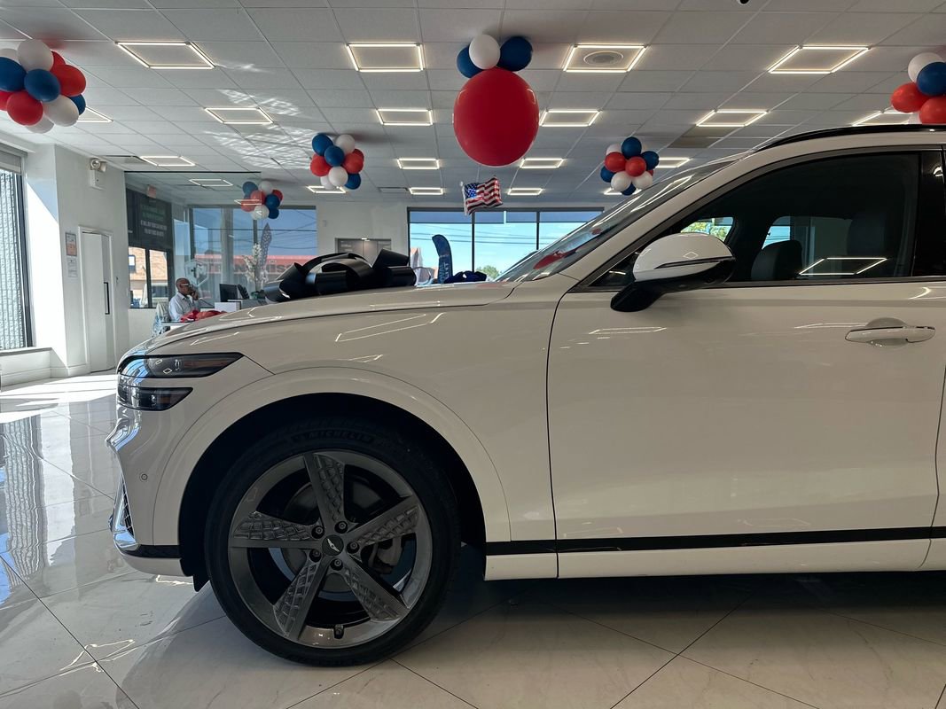 Used 2022 Genesis GV70 2.5T w/ Sport Prestige Package image 6