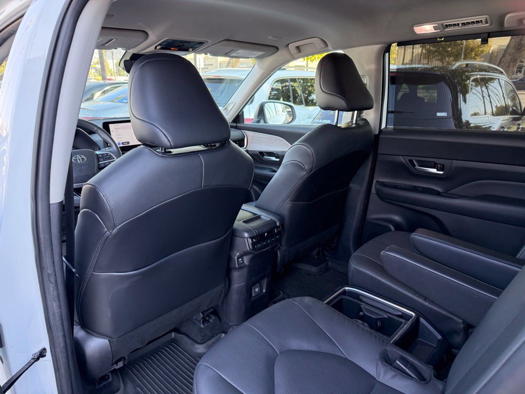 Used 2024 Toyota Grand Highlander AWD image 24