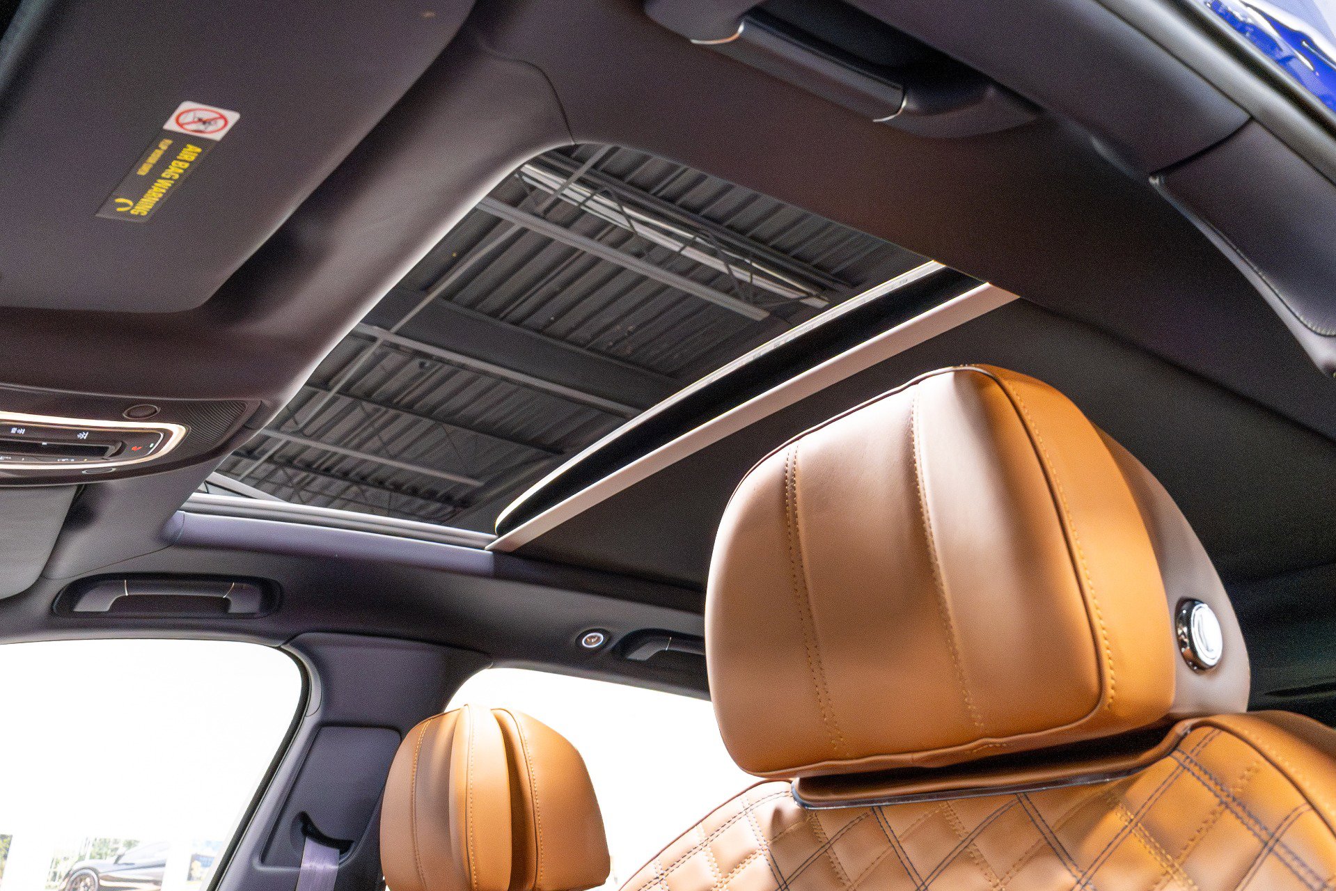 Used 2021 Bentley Bentayga w/ First Edition Specification image 11