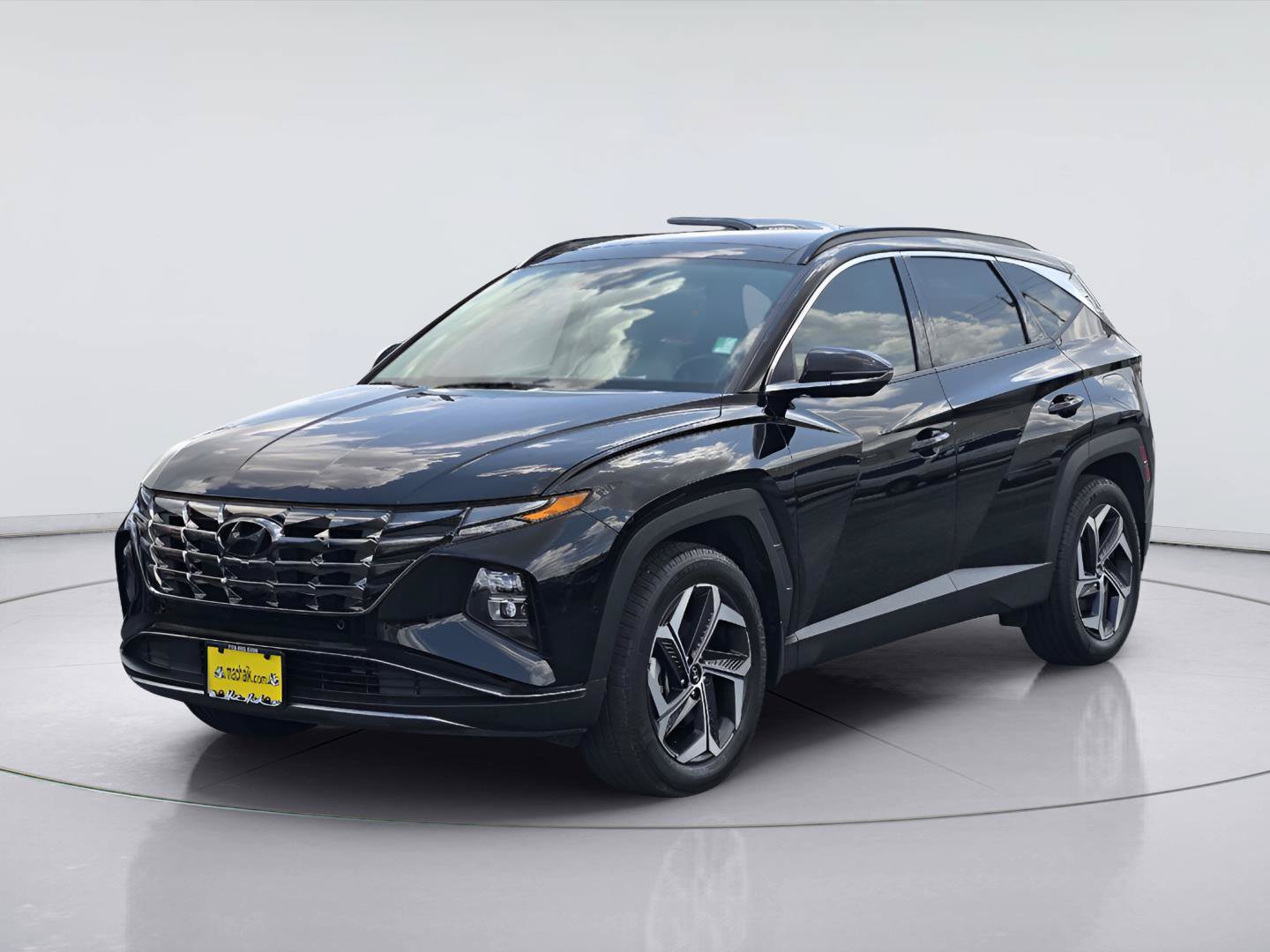 Used 2023 Hyundai Tucson Limited w/ Cargo Package AWD/4WD image 1