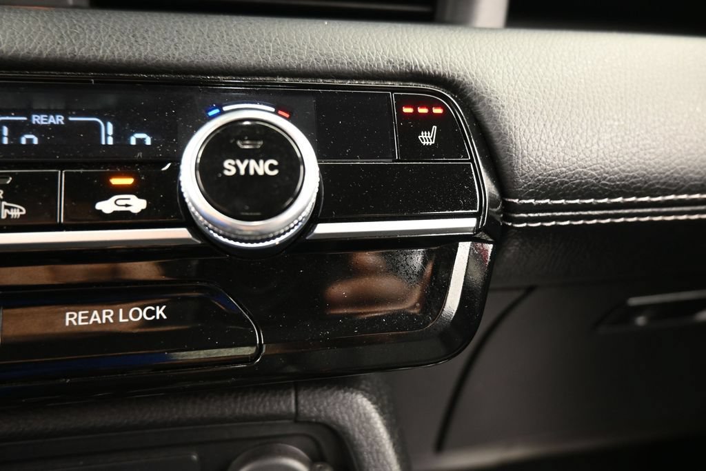 Used 2025 Honda Pilot Touring image 32