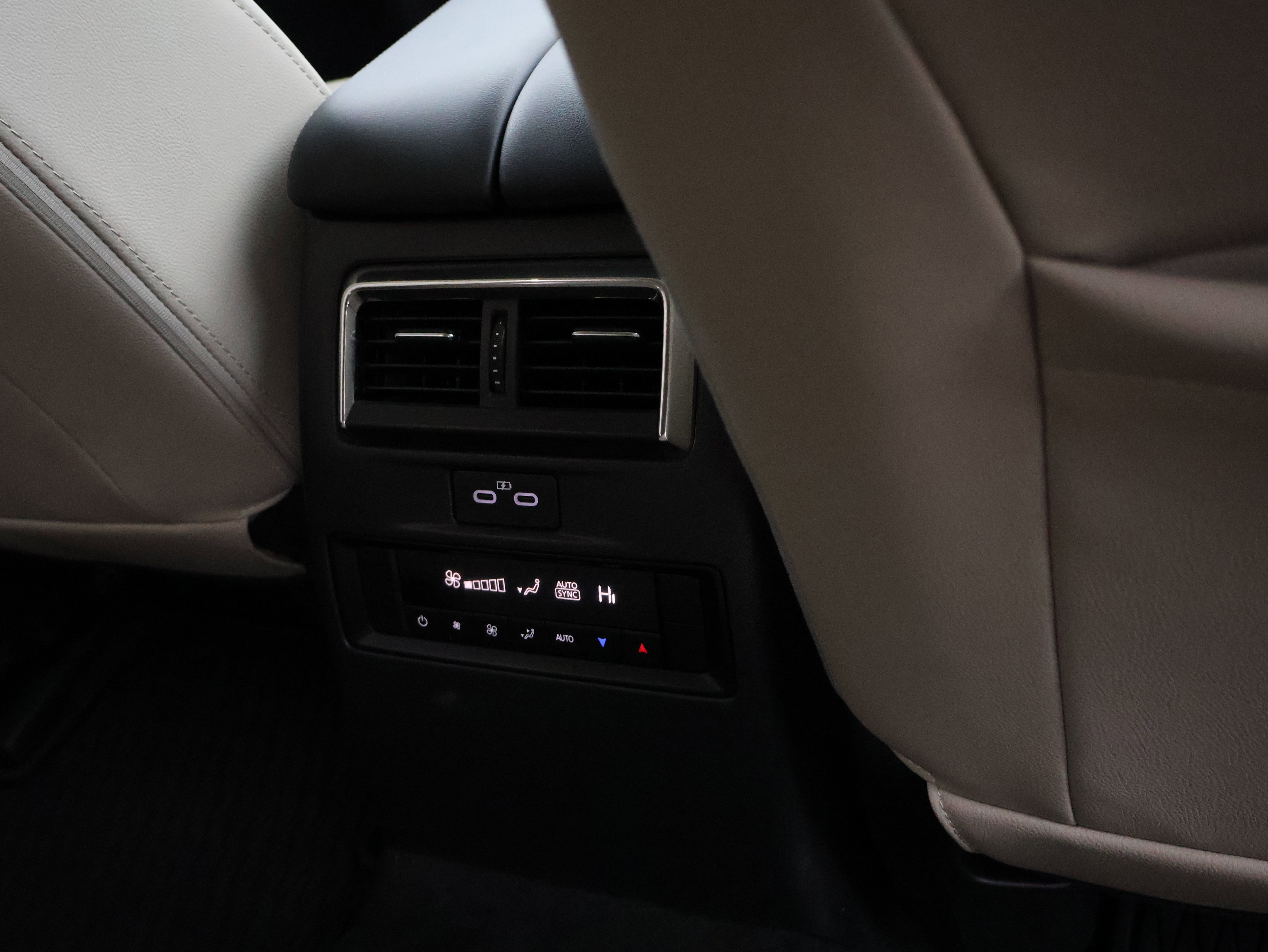 Used 2025 MAZDA CX-70 Plug-In Hybrid w/ Premium Pkg image 15