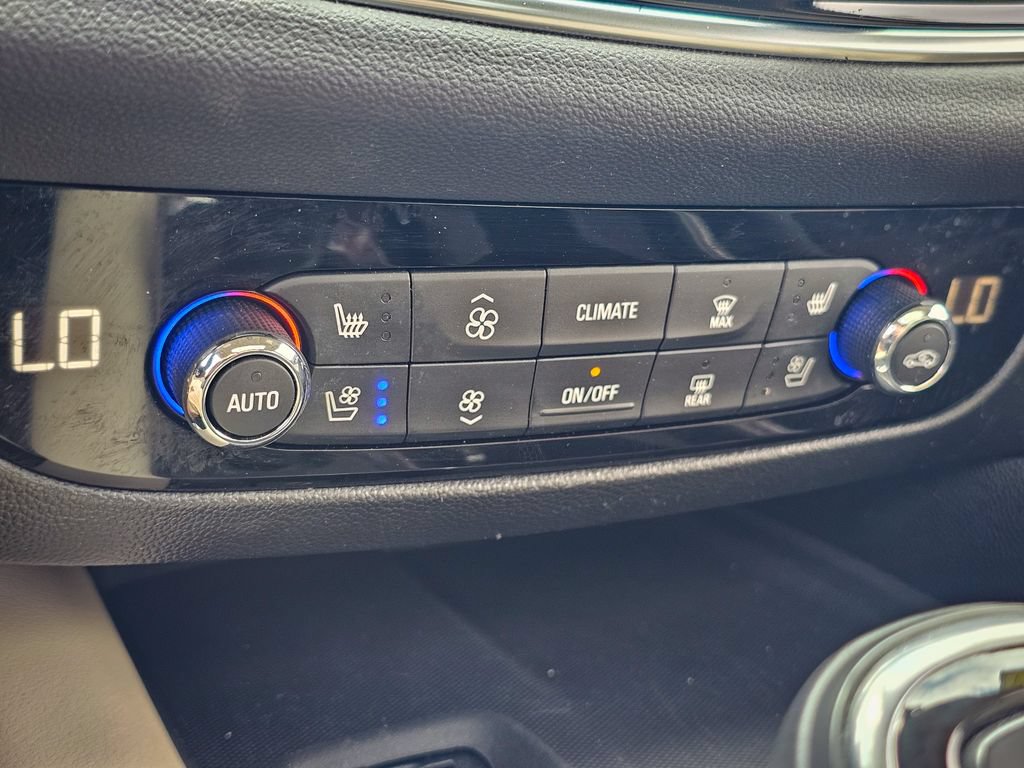 Used 2020 Buick Enclave Premium w/ Sun and Sites Package AWD/4WD image 29
