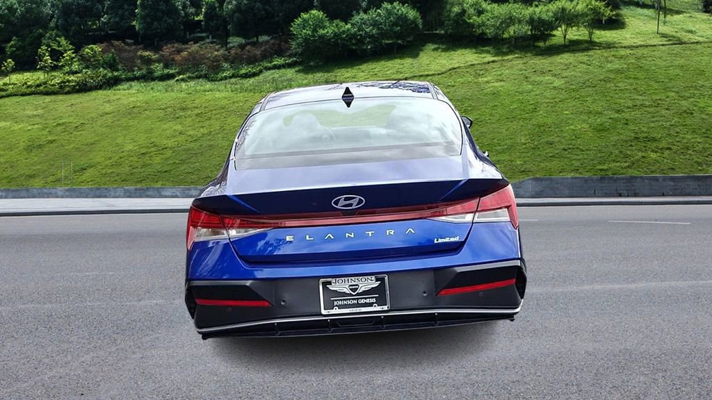 Used 2024 Hyundai Elantra Limited image 7