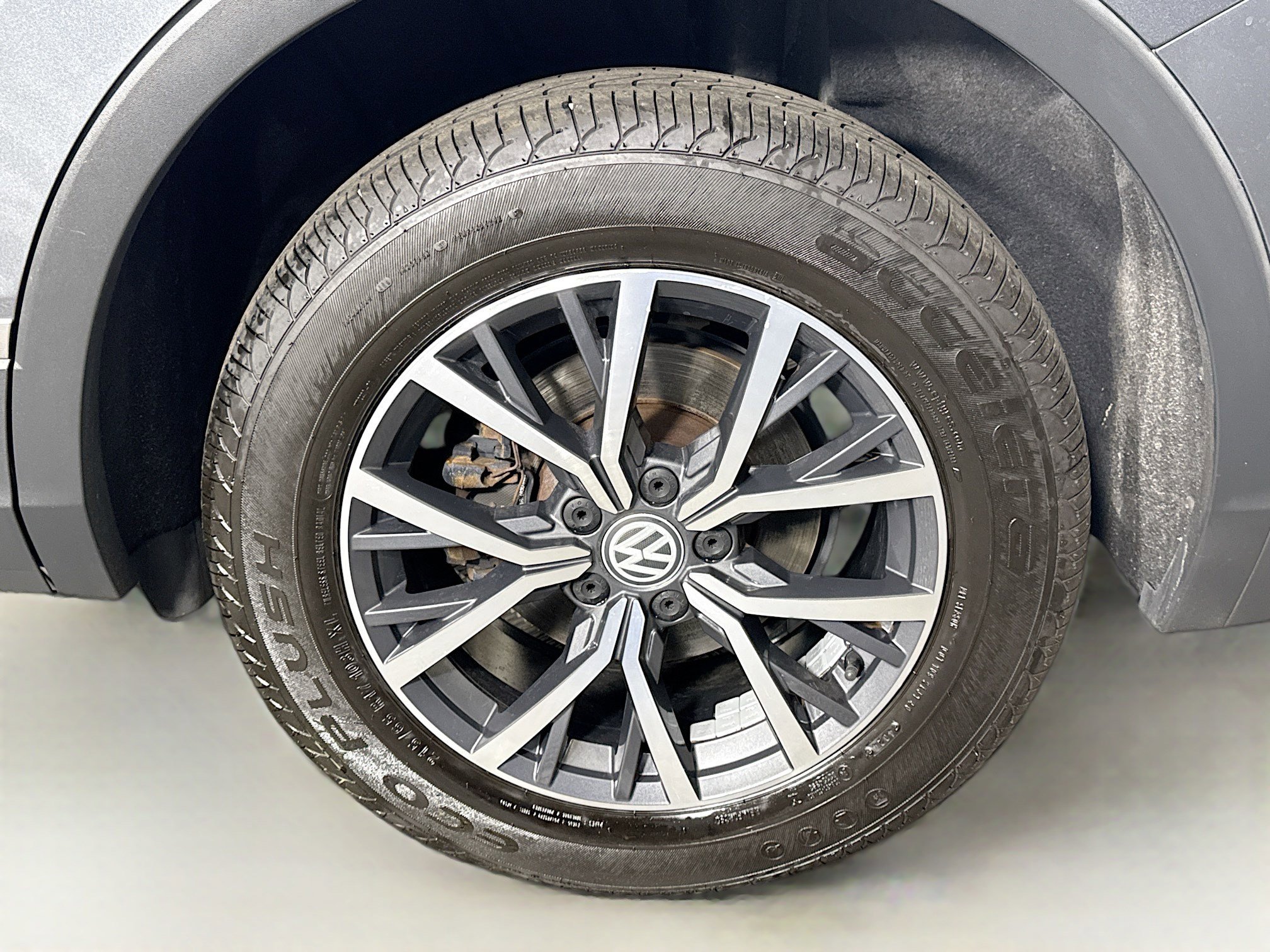 Used 2020 Volkswagen Tiguan SE image 37