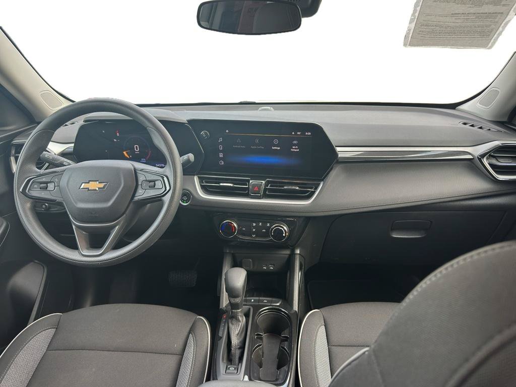 Used 2025 Chevrolet TrailBlazer LT FWD image 3