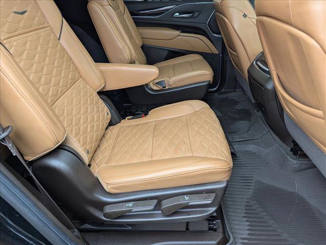 Used 2022 Cadillac Escalade Premium Luxury image 22