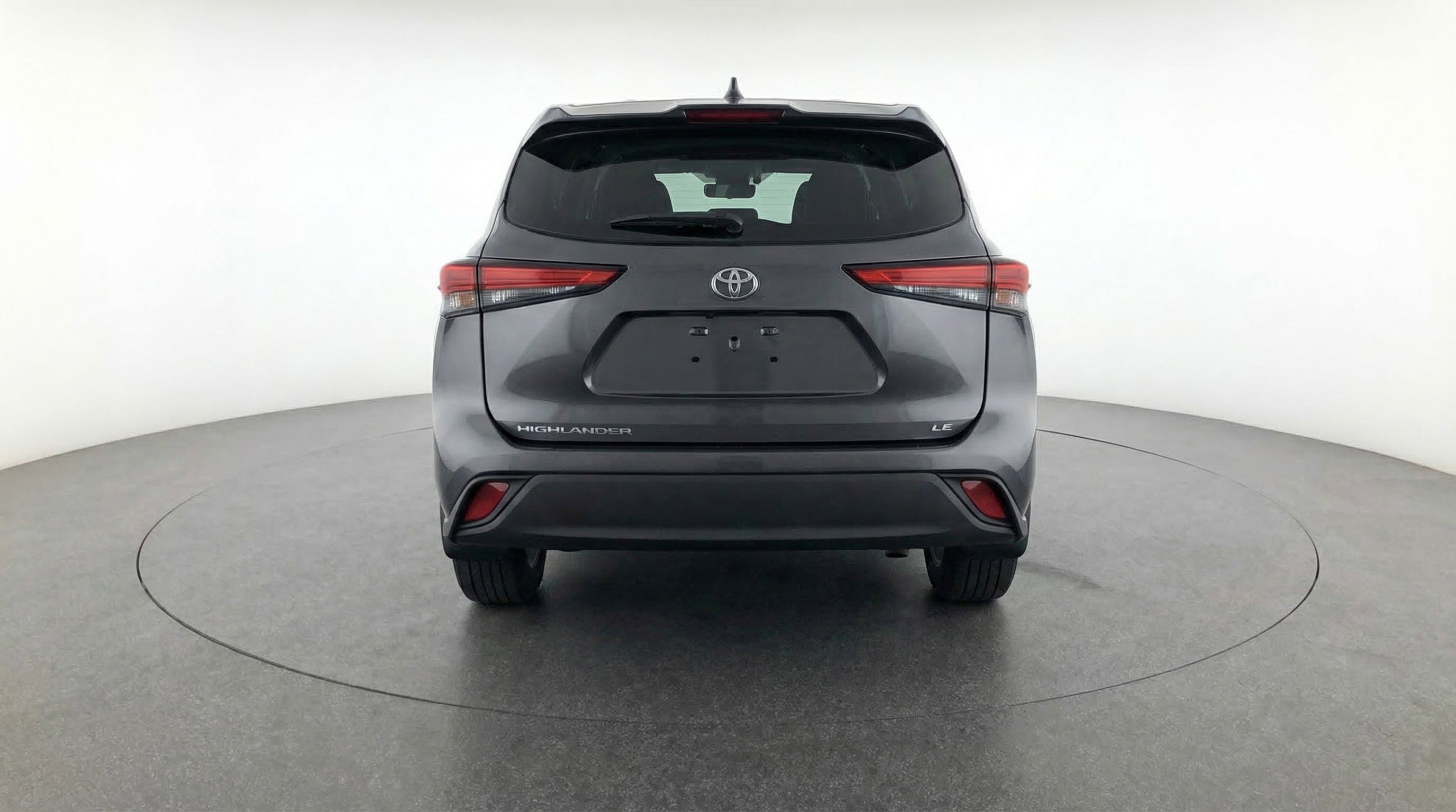 Used 2025 Toyota Highlander LE image 7