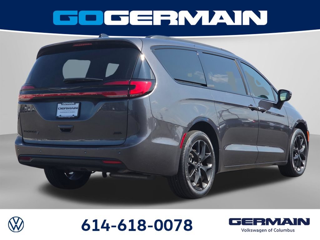 Used 2023 Chrysler Pacifica Touring-L w/ S Appearance Package AWD/4WD image 9