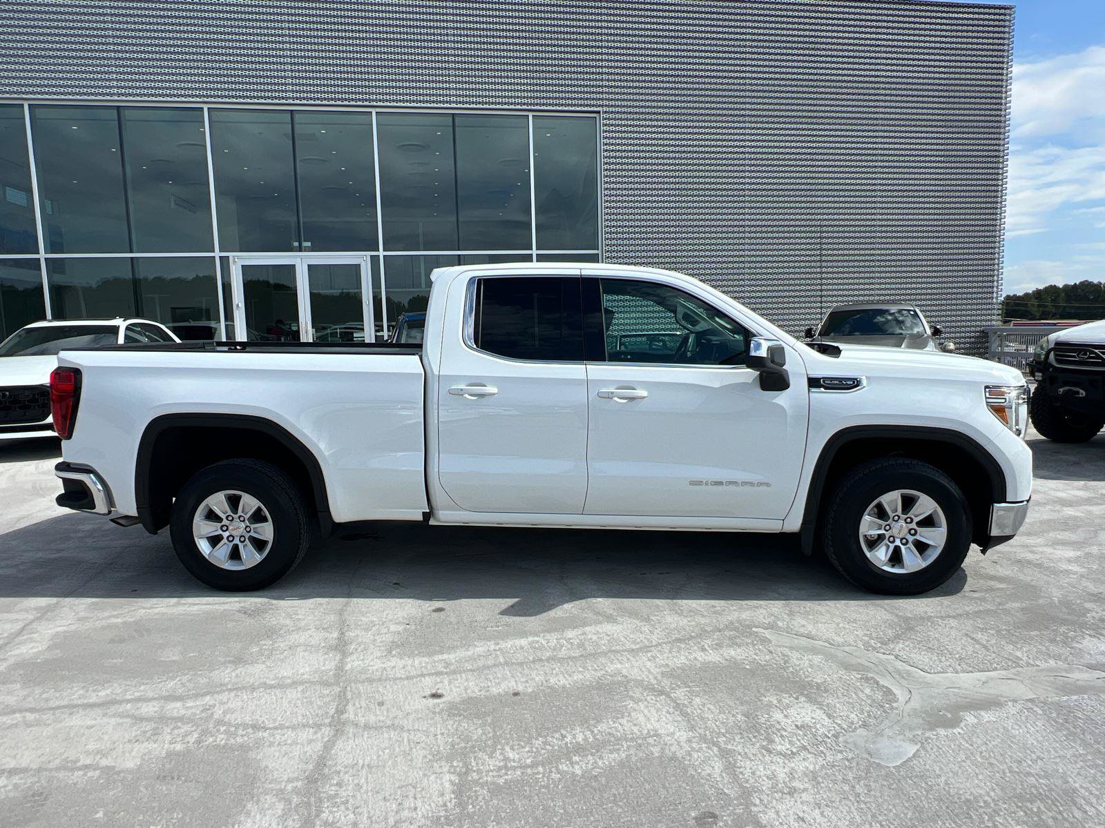 Used 2022 GMC Sierra 1500 SLE RWD image 4