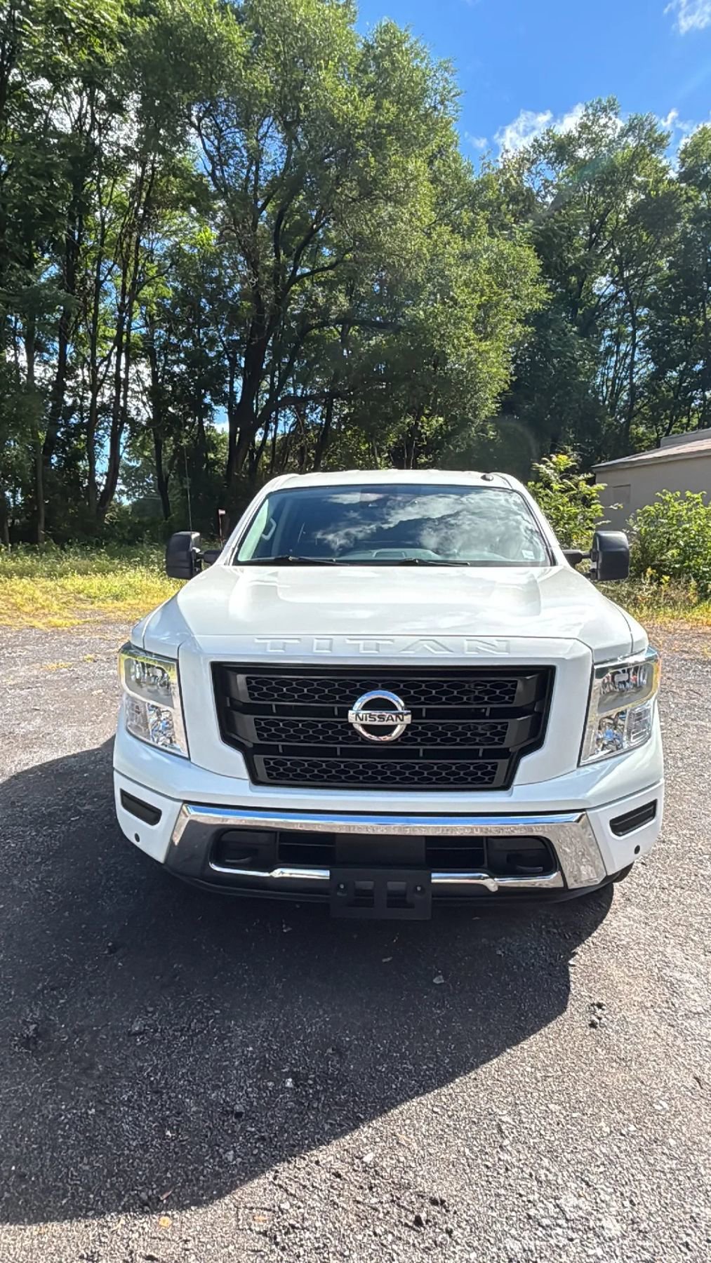 Used 2021 Nissan Titan SV w/ SV Convenience Package image 2