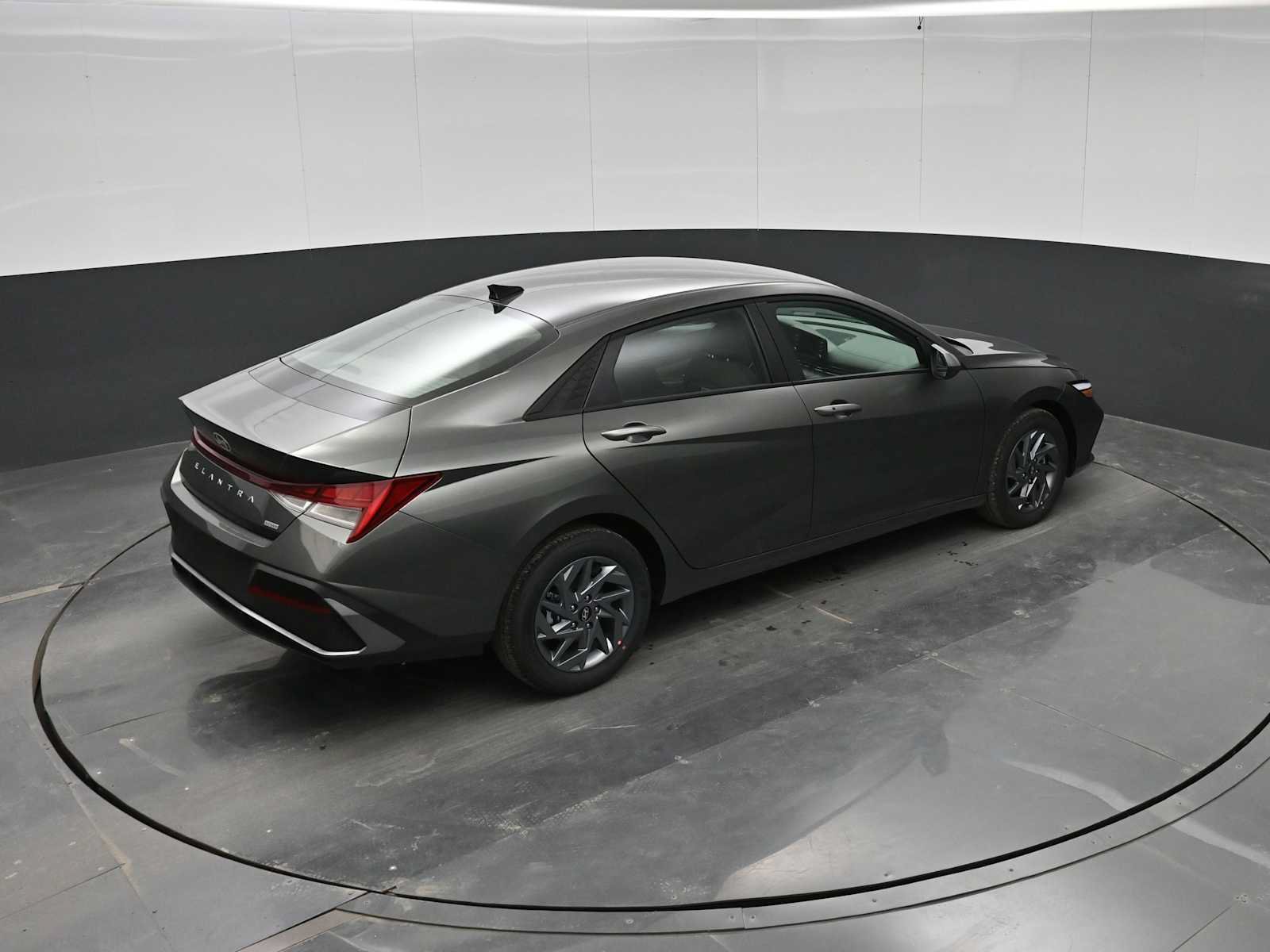 New 2026 Hyundai Elantra Hybrid FWD image 32