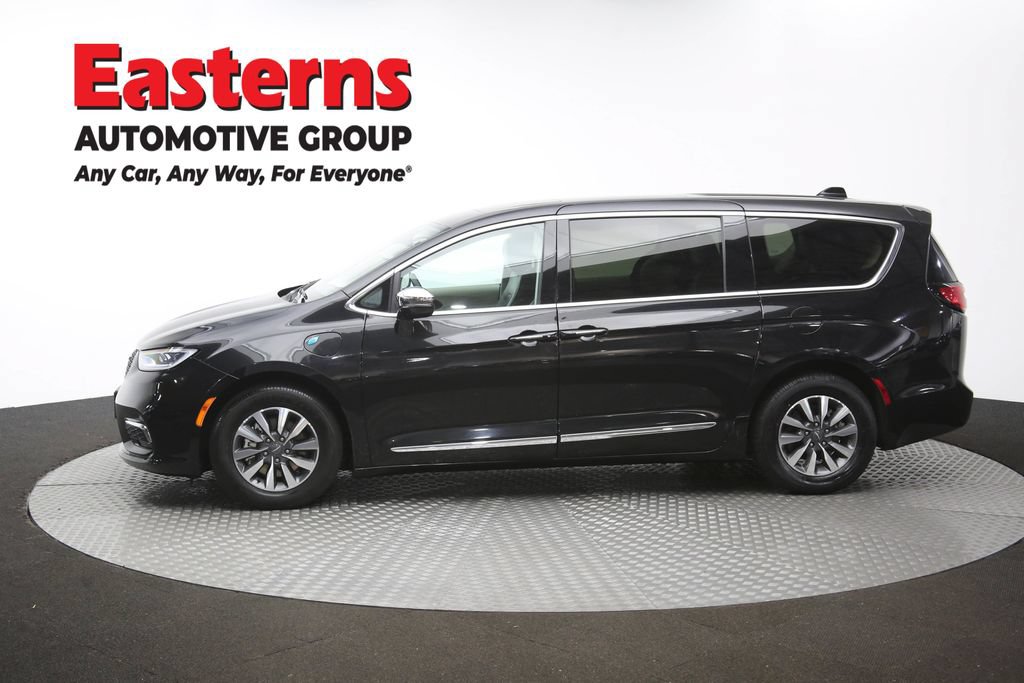 Used 2023 Chrysler Pacifica Limited FWD image 63