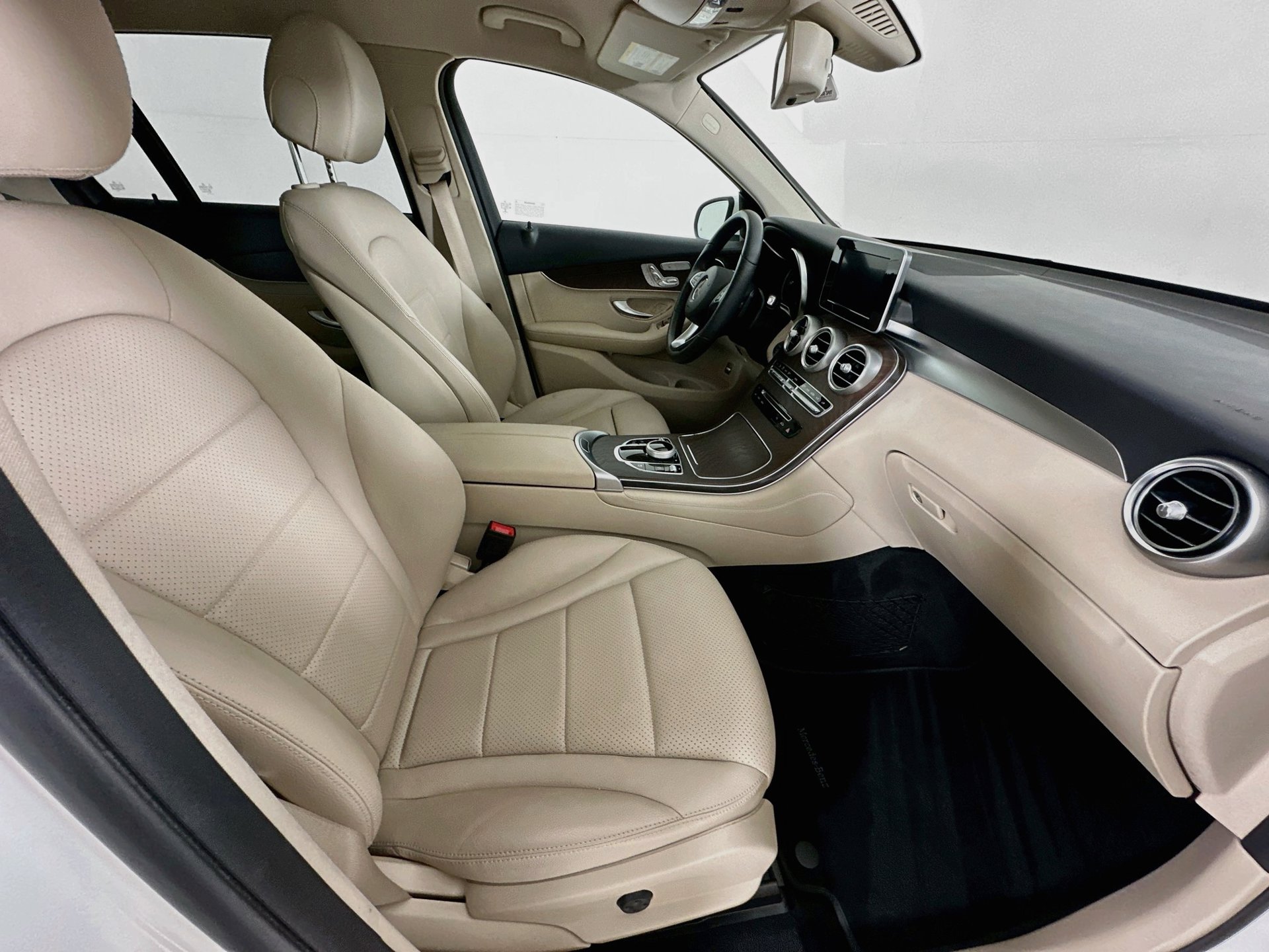 Used 2019 Mercedes-Benz GLC 300 image 28